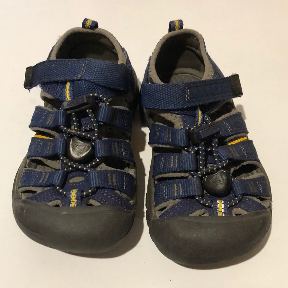 Keen Little kid Sz 9 sandals
